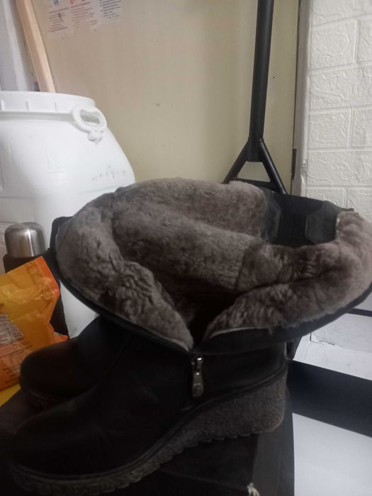 Продаю кожаные сапоги