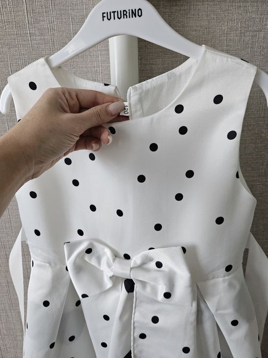 Нарядное платье для девочки 120см