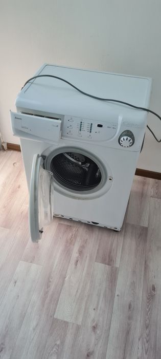 Продам стиральную машину "CANDY"