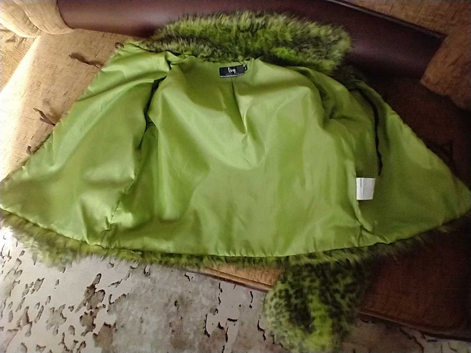 Jacheta imitatie blana leopard, verde/negru, captusita CA NOUA -365lei