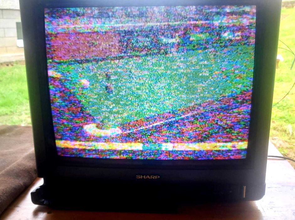 Цветен ретро телевизор Sharp 21” (51 см) - отлично състояние