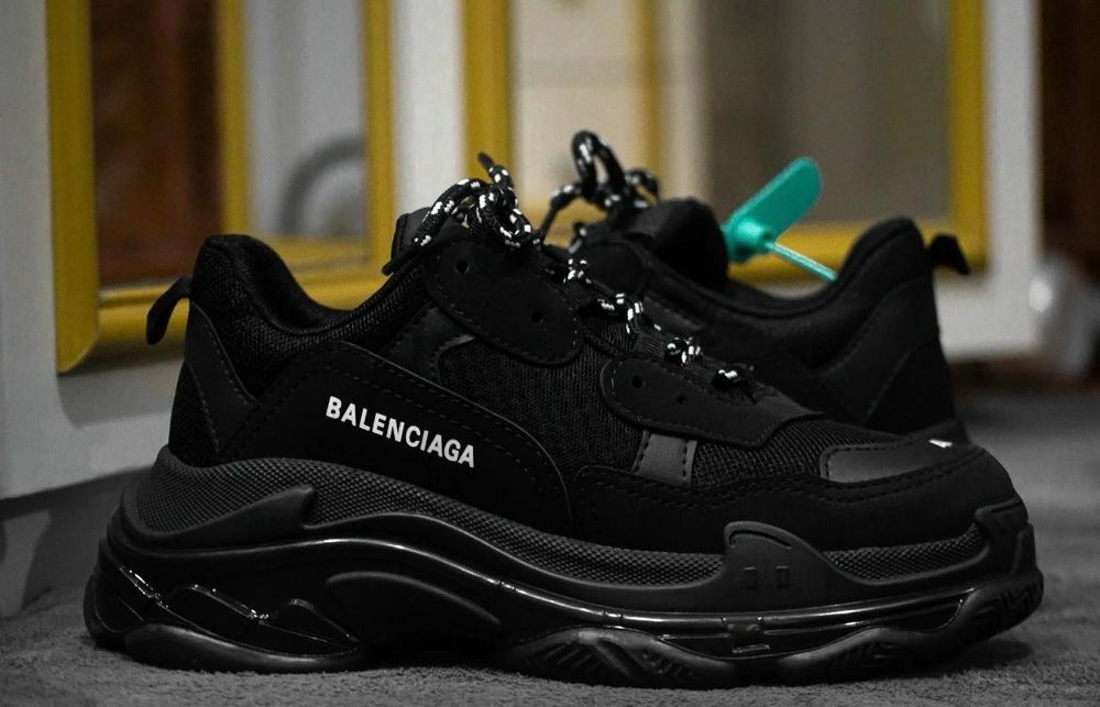 Balenciaga  calitate garantata