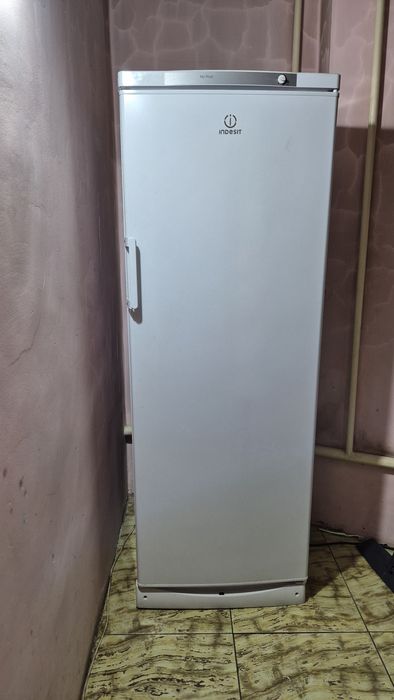 Вертикальная морозильная камера