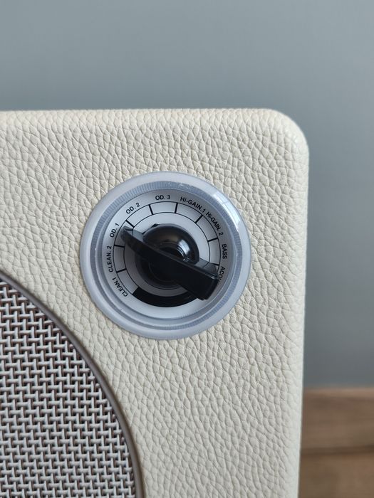 Китарен усилвател /кубе/ Mooer Hornet 30W - бял