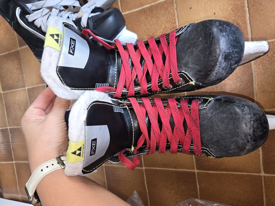 Продам коньки хоккейные