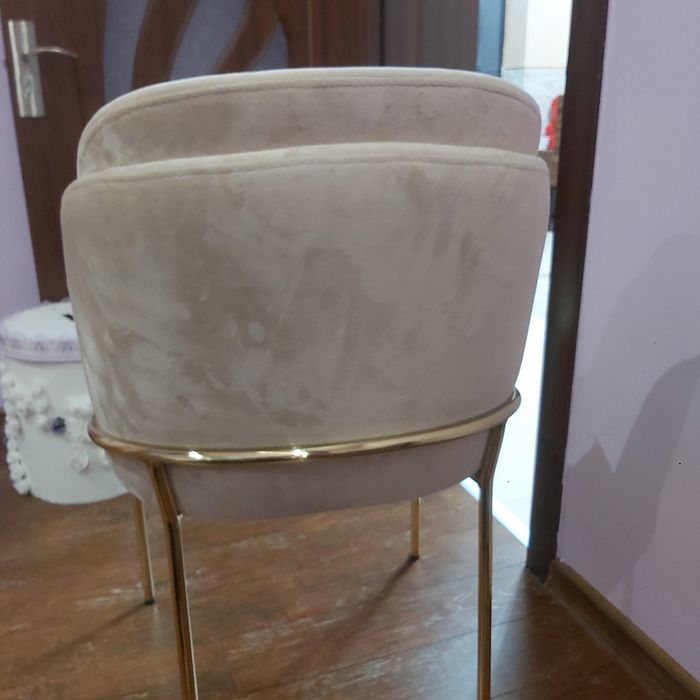 Маса със столове