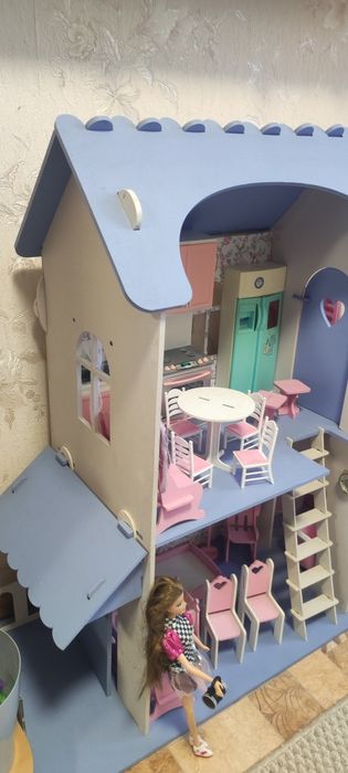 Продам кукольный дом для Барби