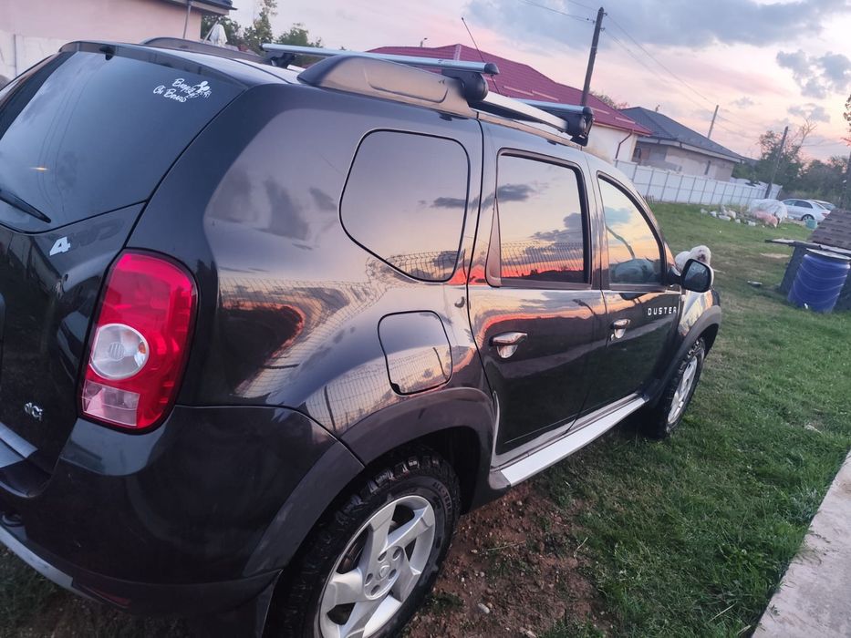 Vând Dacia Duster