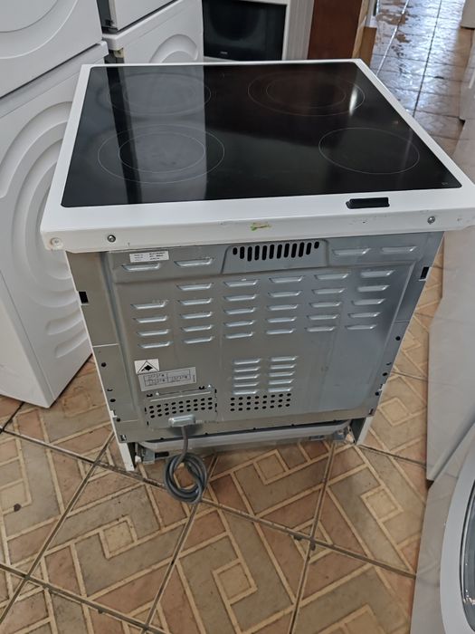 Свободно стояща печка с керамичен плот Voss Electrolux с две години гаранция!