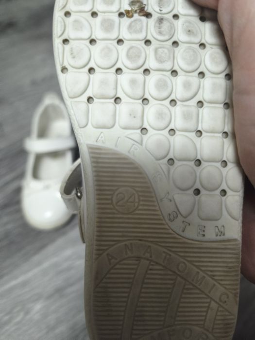 Продам обувь для девочки