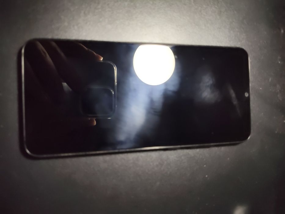 Samsung A04e телефон