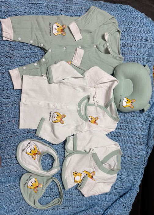 Бебешки дрешки и аксесоари 0-3 месеца