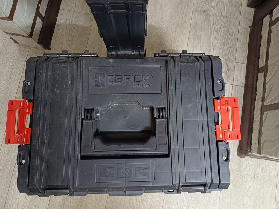 Продам ящик - тележка" QBRICK"