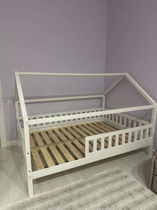 Продам кровать домик