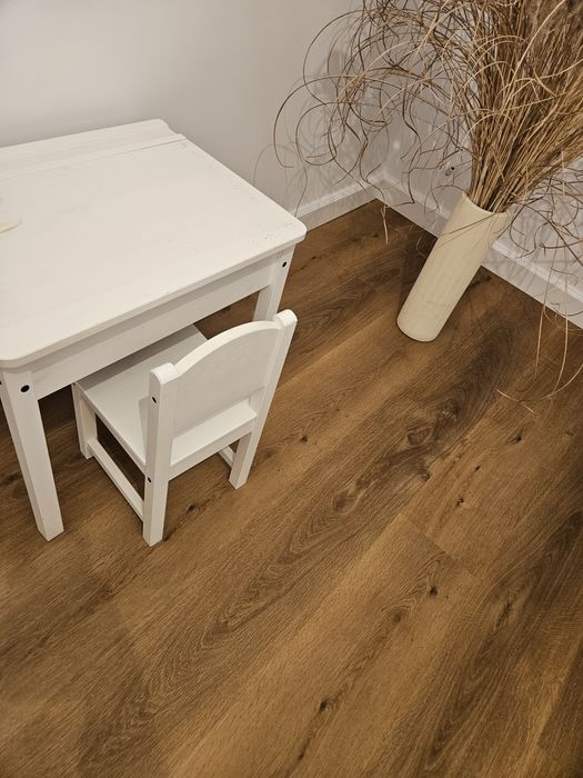 Birou pentru copii Ikea Sundik Alb cu scaun si spatiu de depozitare