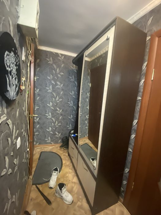 Продам стенку в прихожею