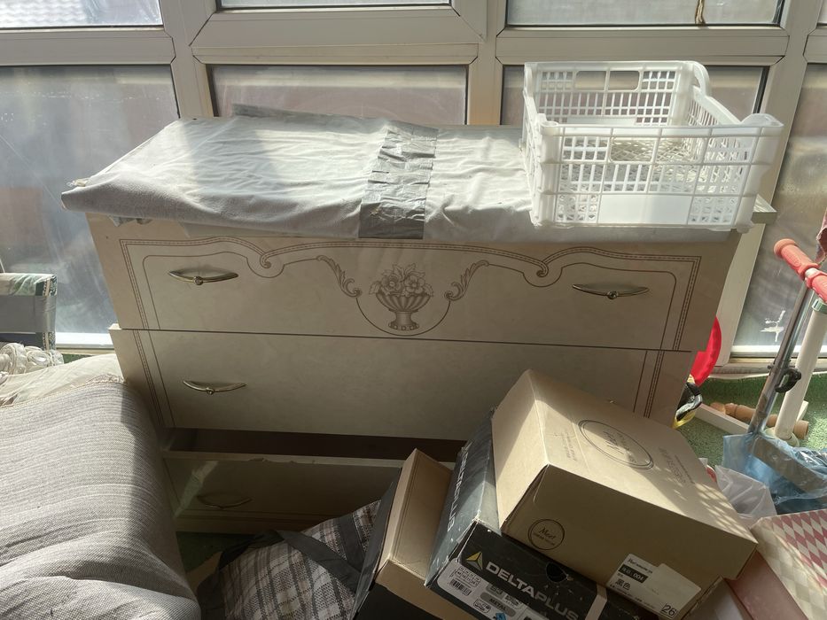 Зеркало полка кровать