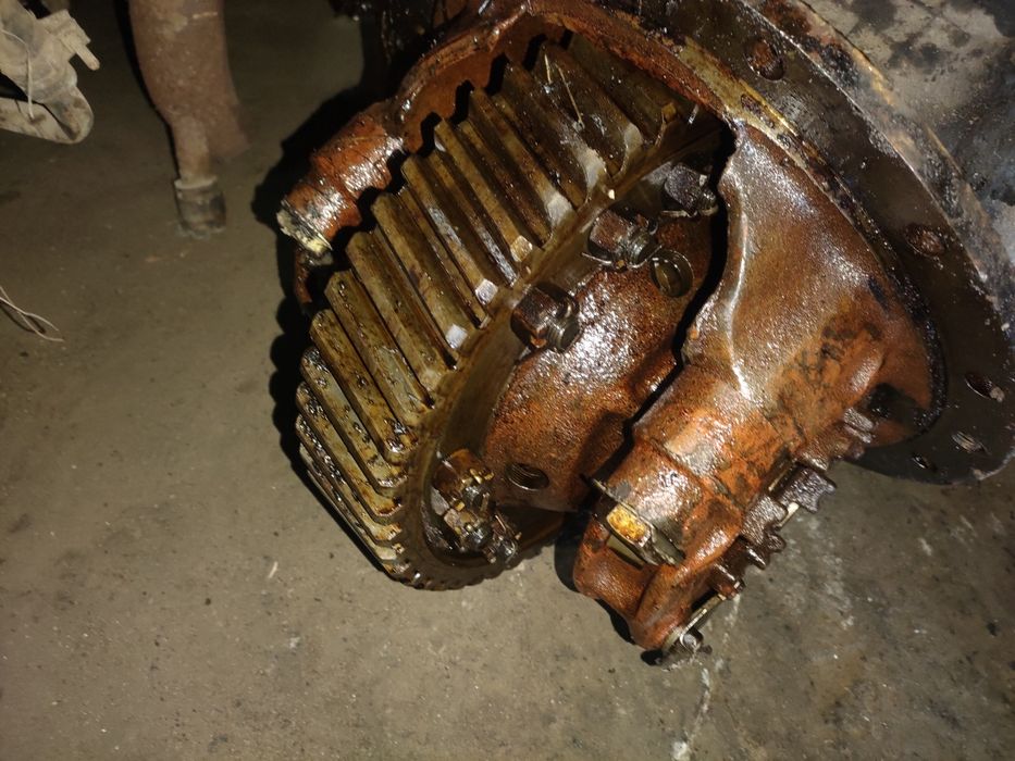 Редуктор Зил-131 средний, задний