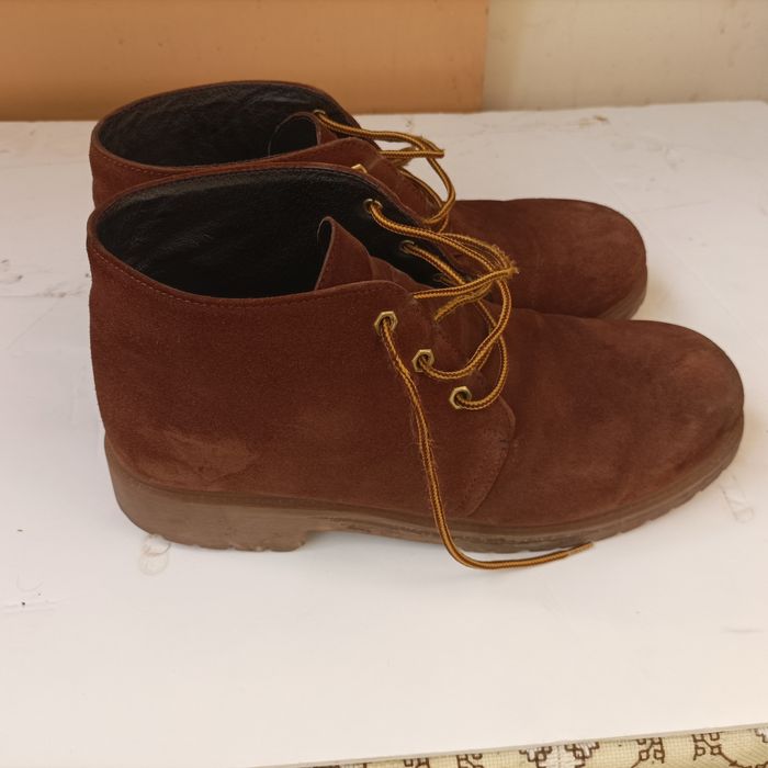 Модерни обувки от естествена кожа