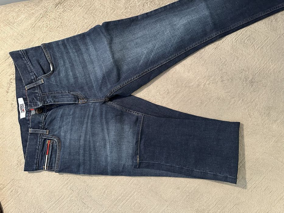 Blugi Tommy Jeans mărimea 36 și 38  (S, M)
