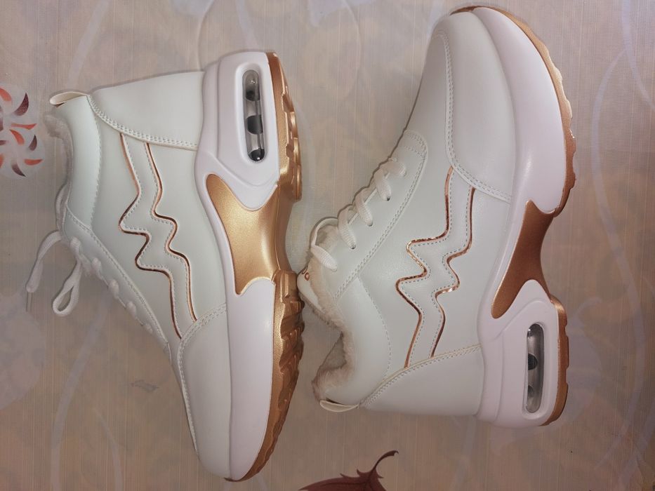 Женские кроссовки размер-39