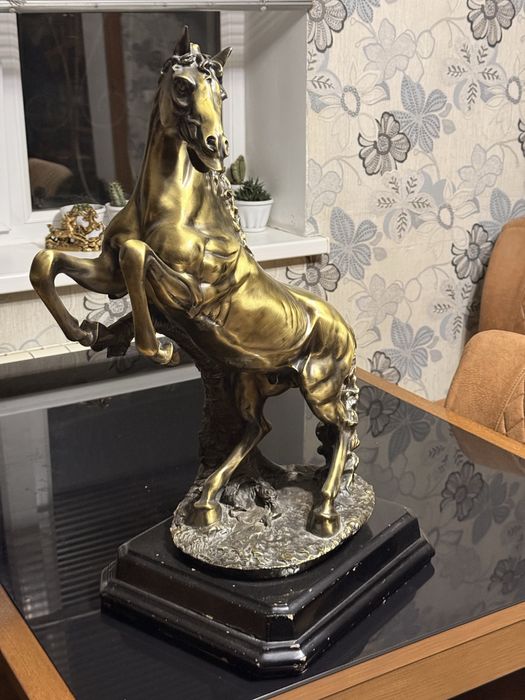 Латунная статуэтка «Конь»