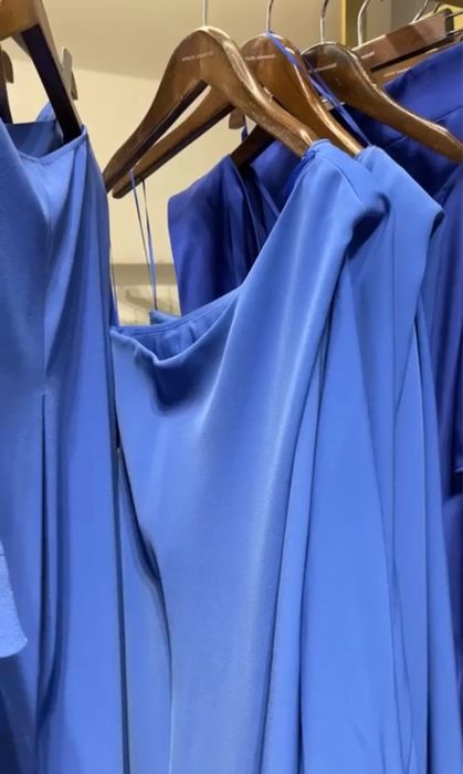 Вечерние платья и комбинезоны