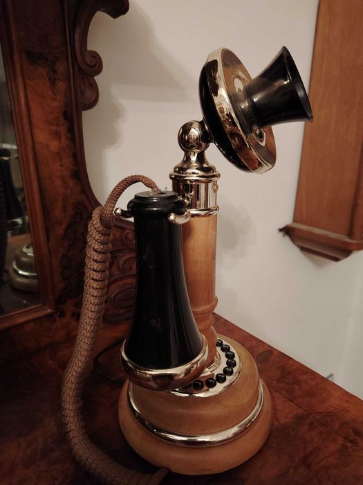 Telefon model antic functional