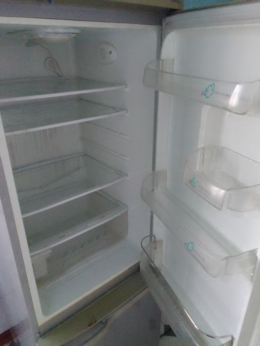 Буу холодильник в идеал состояни