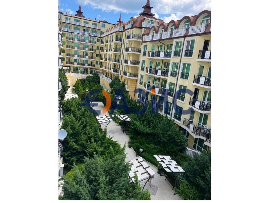 Първа линия ! 2-стаен апартамент на 4-ти етаж с директна гледка към