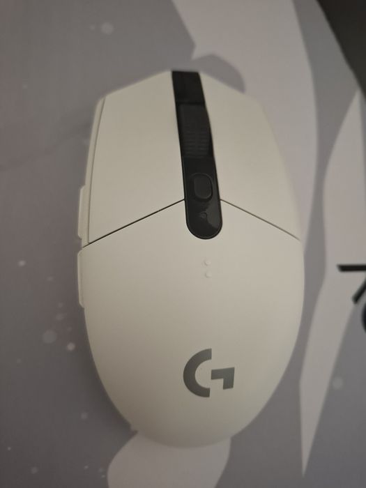 Vând mouse logitech g 305 alb