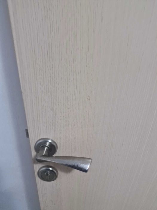 Продава се входна врата