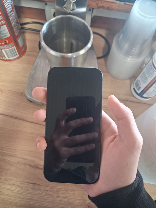 Vand Iphone 16 256gb stare baterie: 89 conditie 5/10  cu box full  fara incarcator