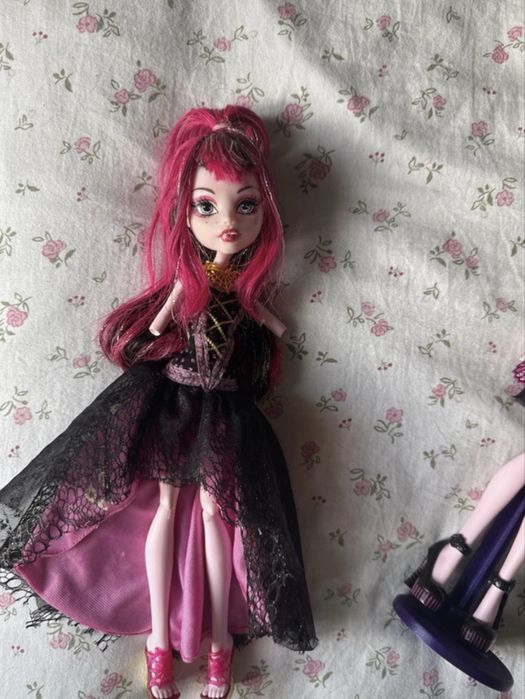 papusi monster high 13 wishes and monster exchange draculaura CITITI DESCRIEREA