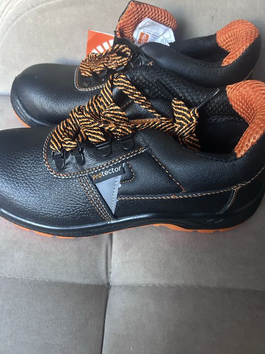 Продам новые осенние рабочие ботинки