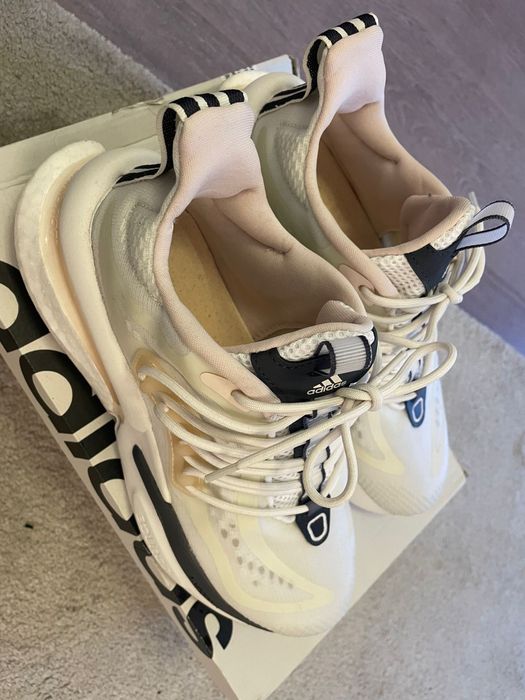 Adidas Alphaboost V1