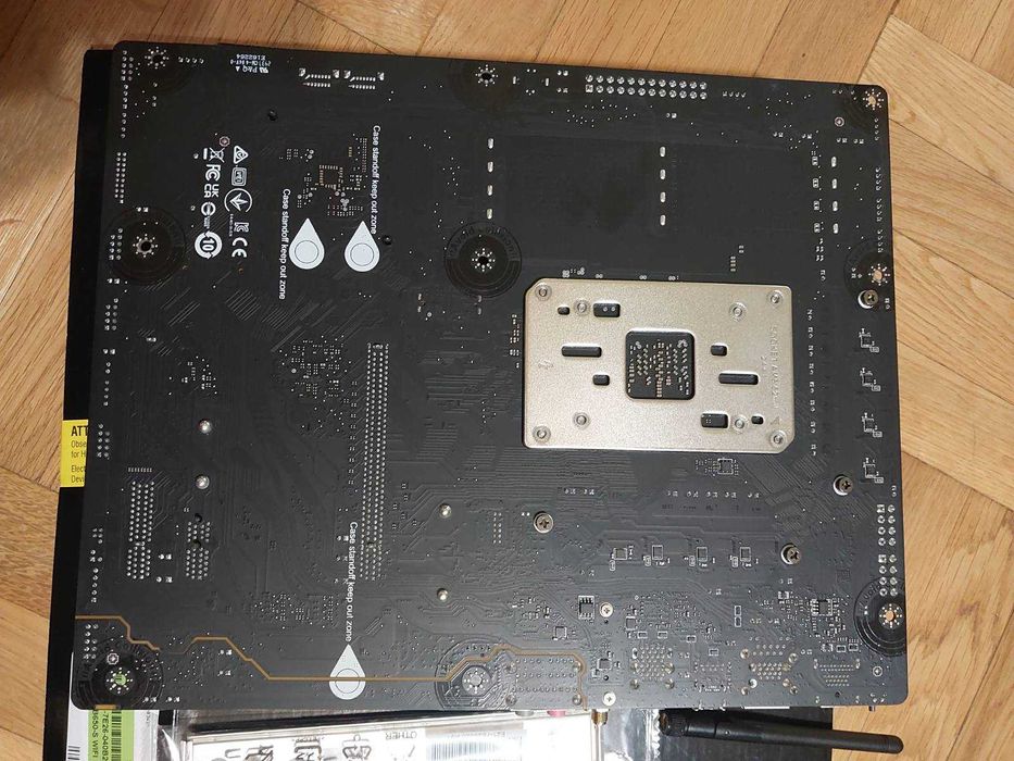 AMD Ryzen 5 7600X + MSI Pro B650-S Wi-Fi