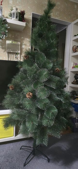 Елка искусственная с эффектом снега