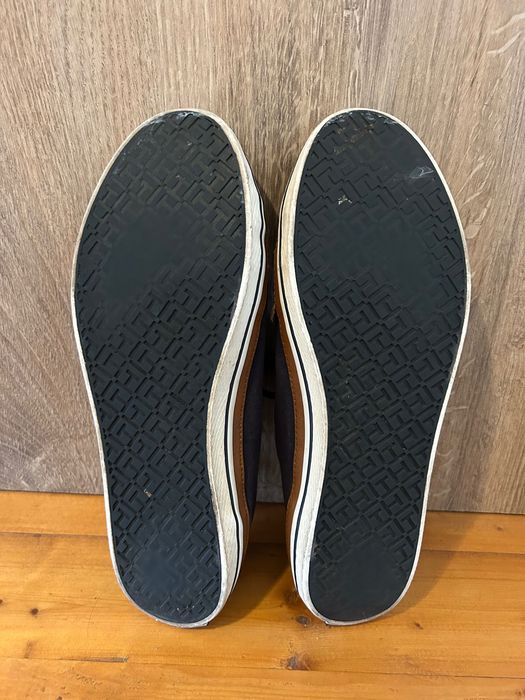 Tommy Hilfiger момчешки тъмносини кецове 40 номер