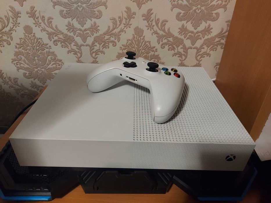 Xbox One s в Идеальном состояние