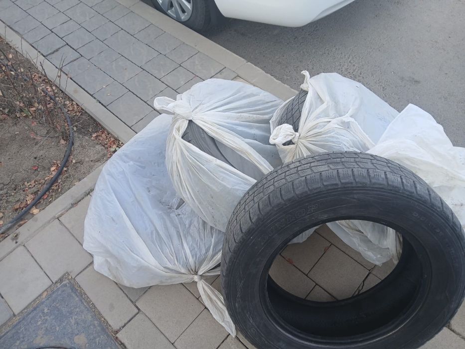 Продам шины 215/60/16 всесезонные