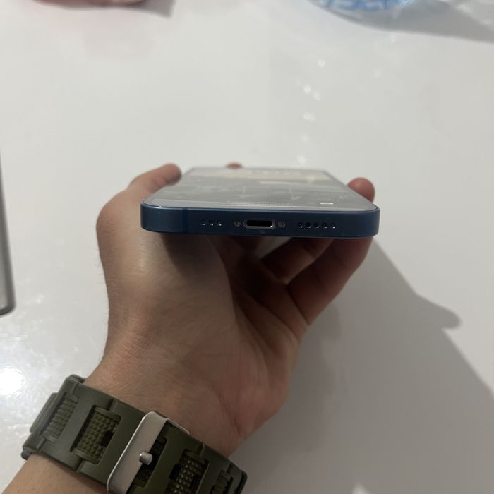 Продаю Iphone 13