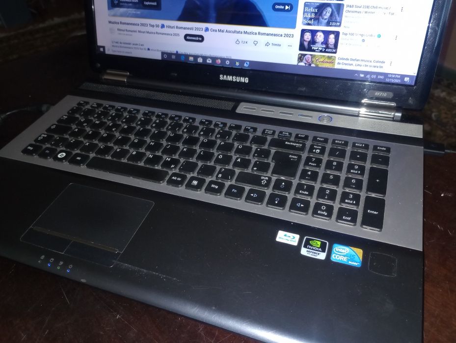 Samsung RF710, Intel i5, video dedicat, 650 gb,Bluetooth, display mare