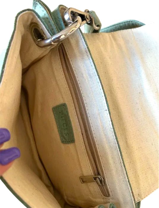 Цвят светла мента чантичка