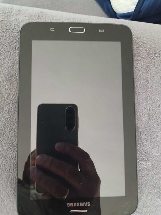 Продавам таблет Samsung