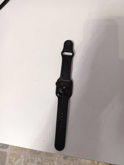 Смарт часы Apple Watch SE