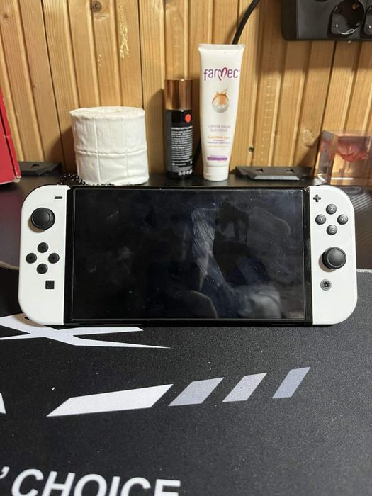 vand nintendo switch oled alb+5 jocuri incluse!!