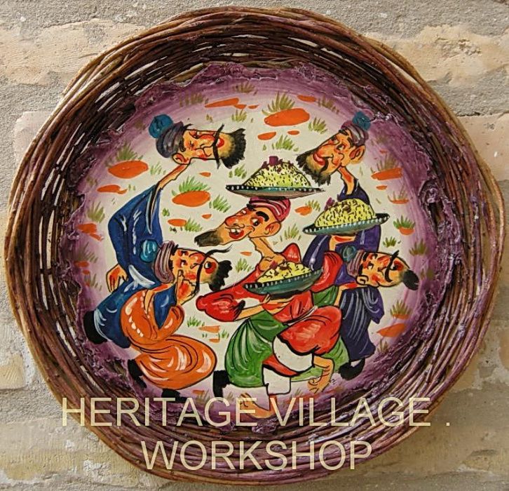 Набор декоративных настенных тарелок-панно .