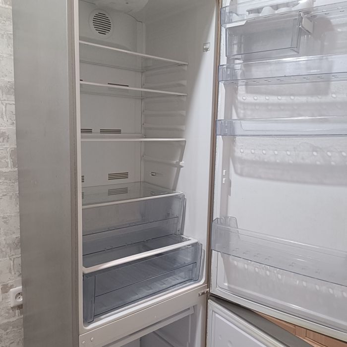Продам холодильник все работает