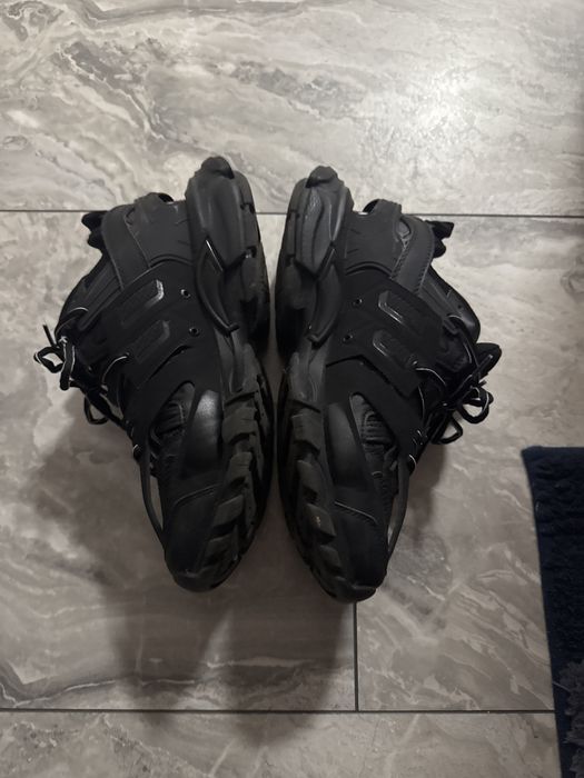 Balenciaga track